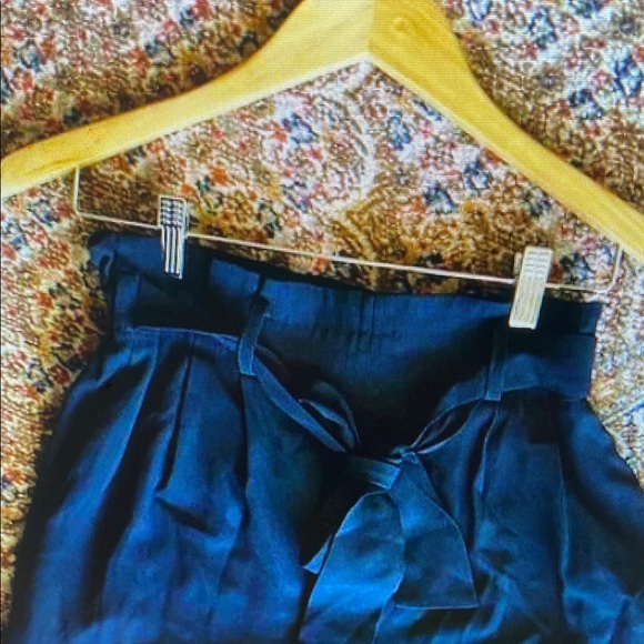 Babaton Willis Shorts Size 4 Black - Picture 1 of 1